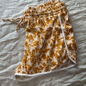 Mossimo Supply Co Womens Shorts L | Mustard Gold Palm Print | Rayon Dolphin Hem